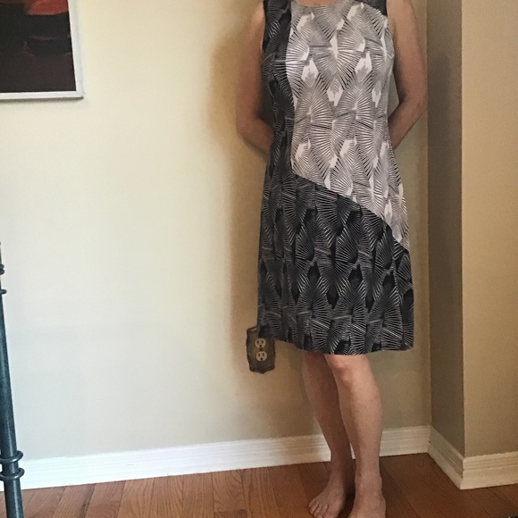 Dress - Picture 2 of 7